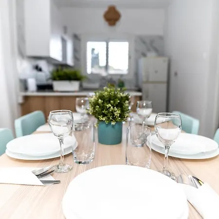 Casa vacanze Mezonete, 50 Meters From The Sea, With Patio