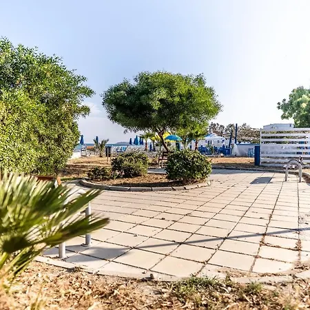 Casa vacanze Mezonete, 50 Meters From The Sea, With Patio Meneou