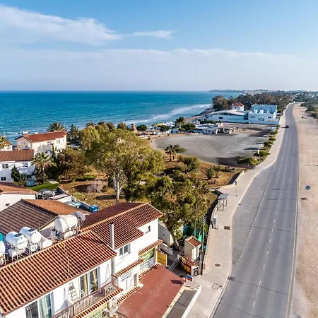Dom wakacyjny Mezonete, 50 Meters From The Sea, With Patio Meneou