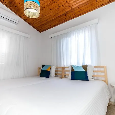 Mezonete, 50 Meters From The Sea, With Patio Meneou